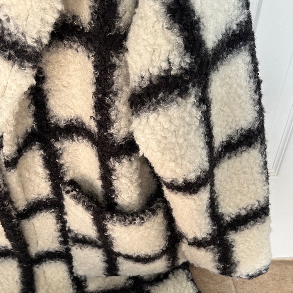 Brand new. DAVI & DANI Black and White Checkered Fuzzy Jacket COMFY! - Picture 4 of 7